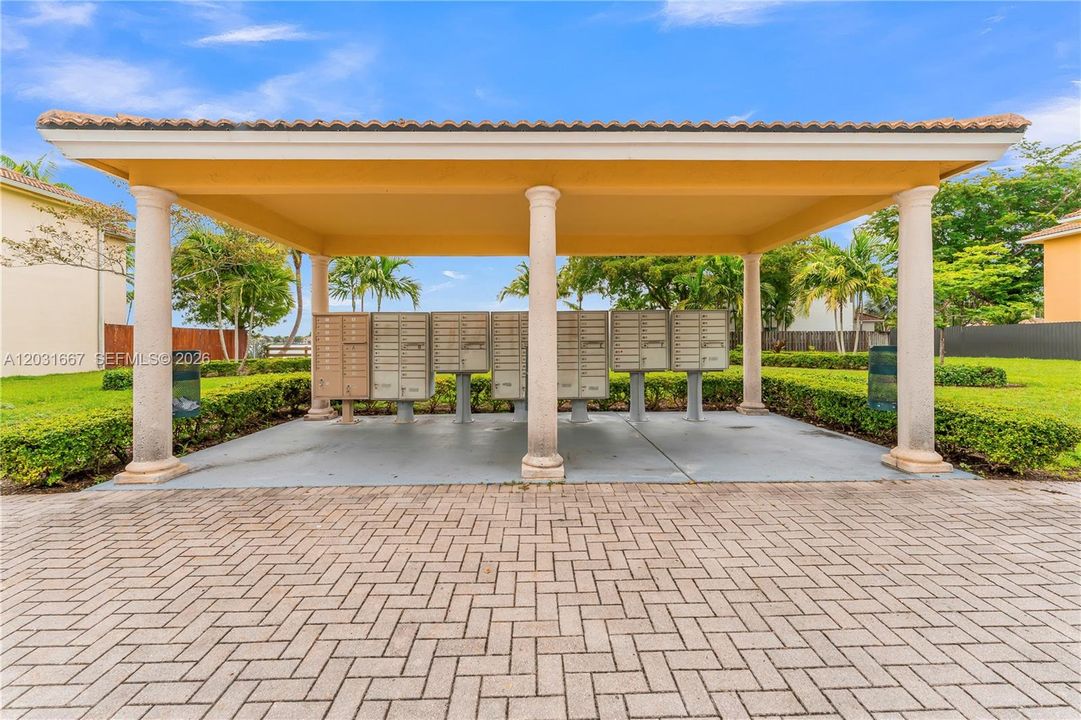 For Sale: $565,000 (3 beds, 2 baths, 1547 Square Feet)