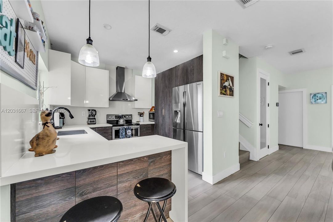 For Sale: $565,000 (3 beds, 2 baths, 1547 Square Feet)