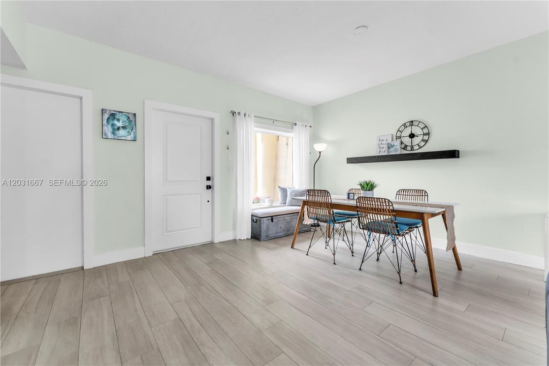 For Sale: $565,000 (3 beds, 2 baths, 1547 Square Feet)