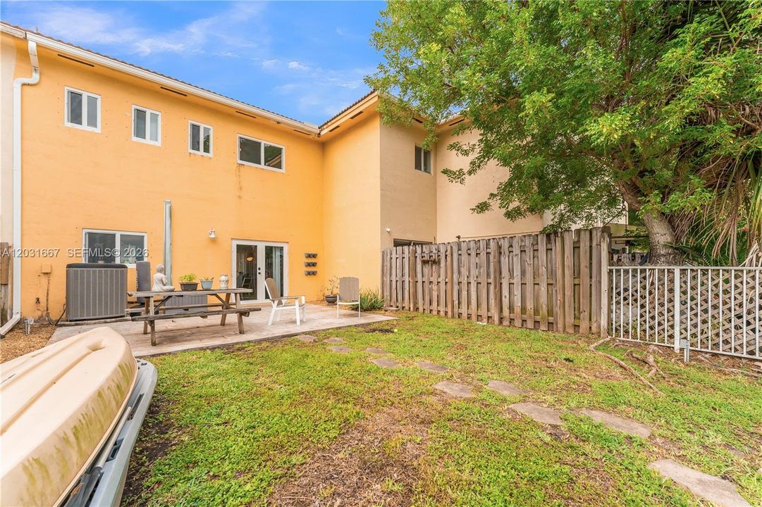 For Sale: $565,000 (3 beds, 2 baths, 1547 Square Feet)