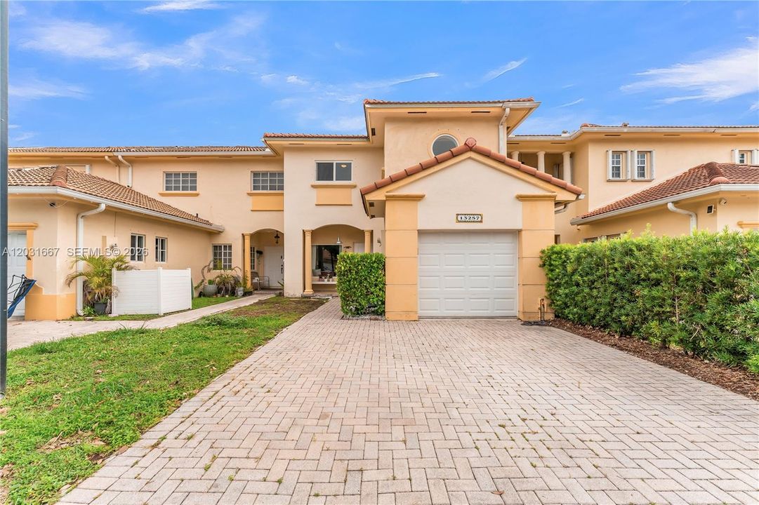 For Sale: $565,000 (3 beds, 2 baths, 1547 Square Feet)