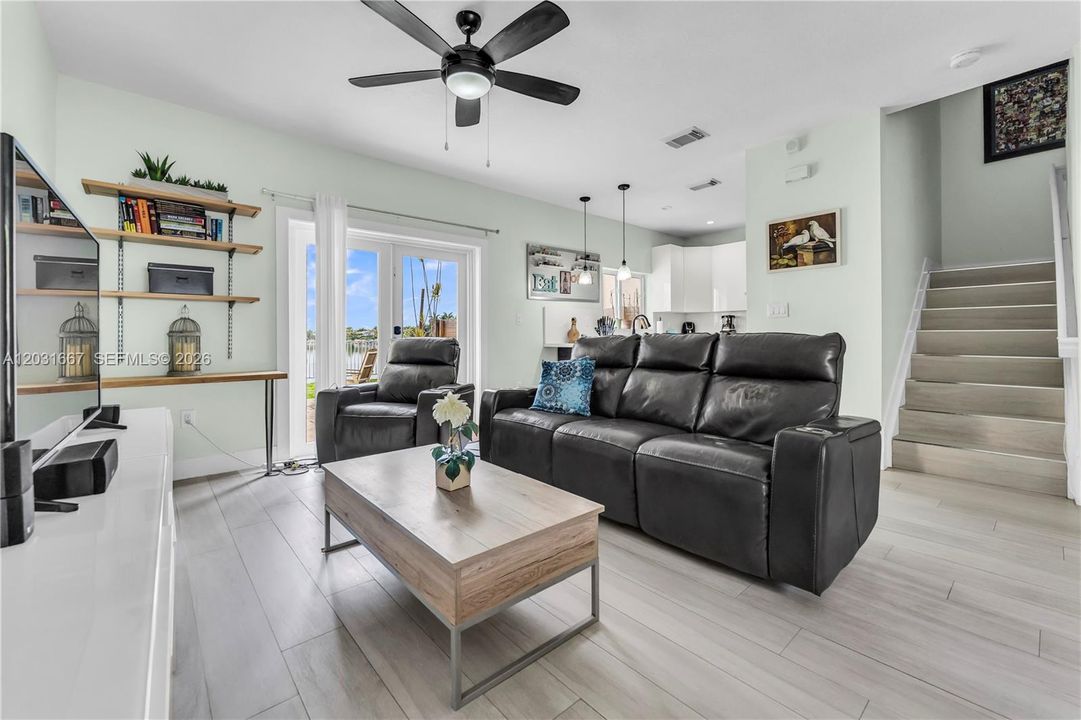 For Sale: $565,000 (3 beds, 2 baths, 1547 Square Feet)