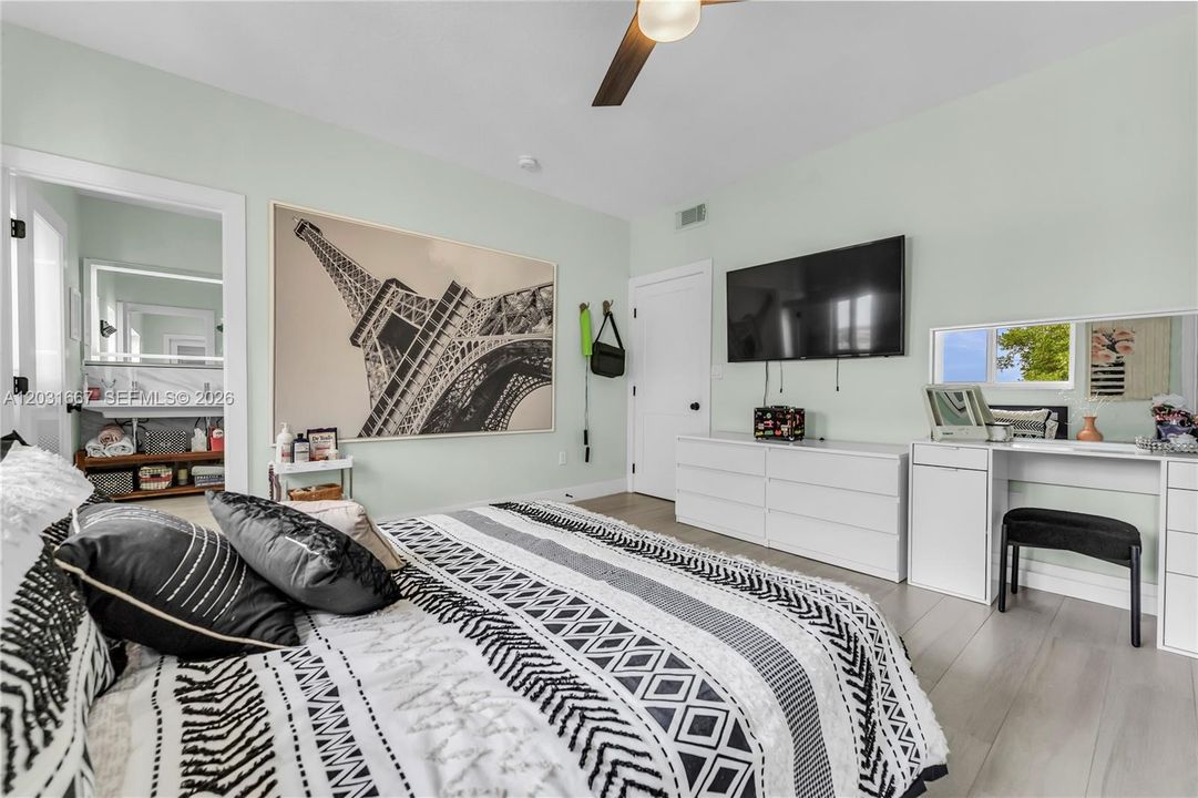 For Sale: $565,000 (3 beds, 2 baths, 1547 Square Feet)