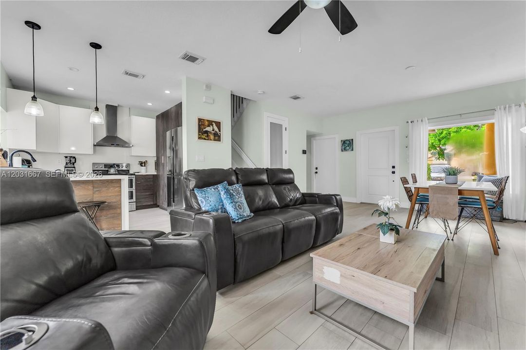 For Sale: $565,000 (3 beds, 2 baths, 1547 Square Feet)