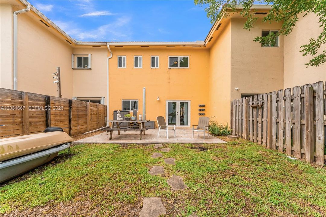 For Sale: $565,000 (3 beds, 2 baths, 1547 Square Feet)