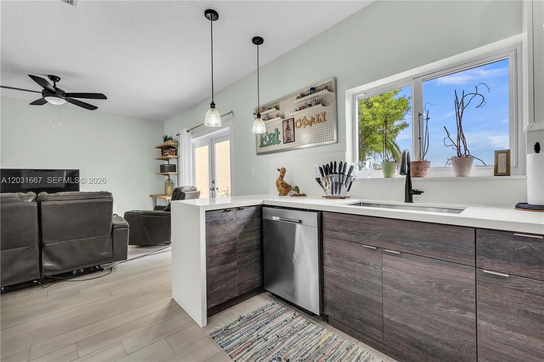 For Sale: $565,000 (3 beds, 2 baths, 1547 Square Feet)