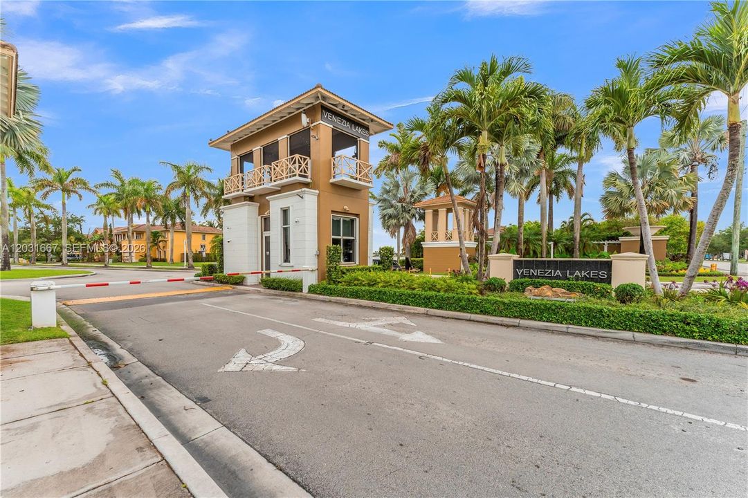 For Sale: $565,000 (3 beds, 2 baths, 1547 Square Feet)