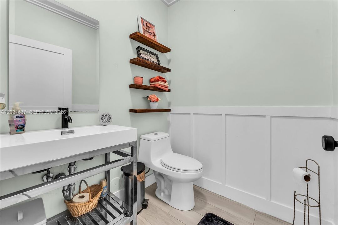 For Sale: $565,000 (3 beds, 2 baths, 1547 Square Feet)