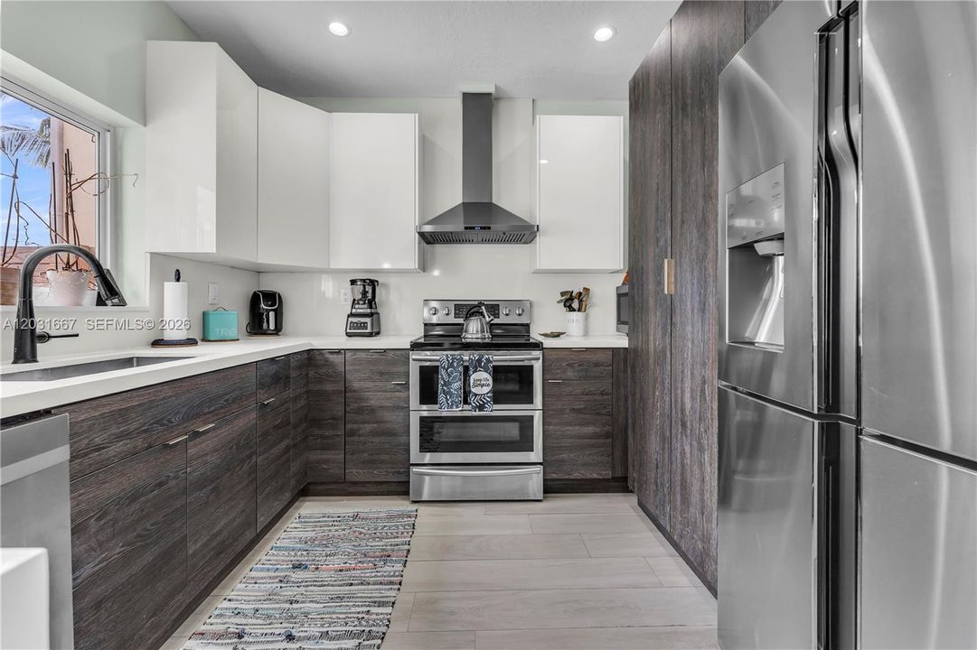 For Sale: $565,000 (3 beds, 2 baths, 1547 Square Feet)