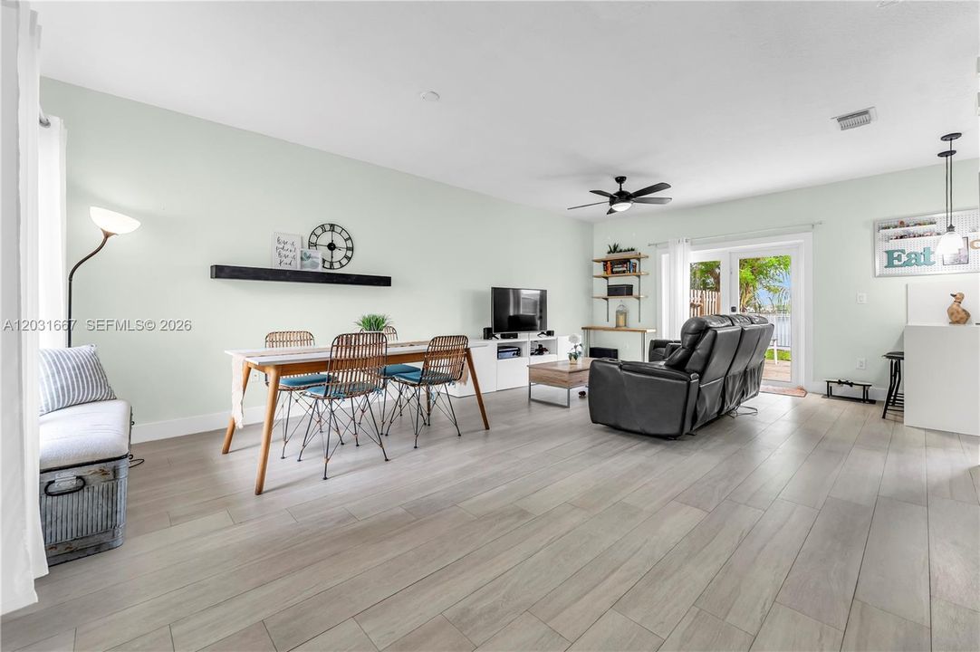 For Sale: $565,000 (3 beds, 2 baths, 1547 Square Feet)