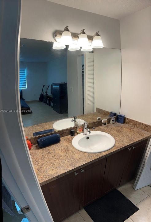 For Sale: $560,000 (4 beds, 2 baths, 1702 Square Feet)