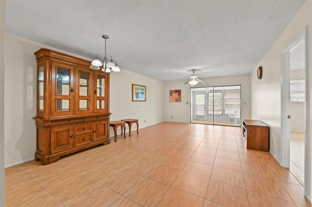 07 Dining area 01