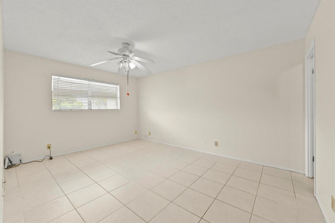 17 Bedroom 01