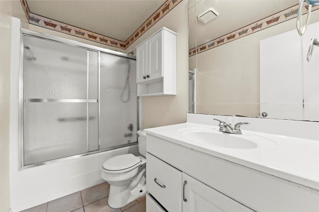 22 Bathroom 01