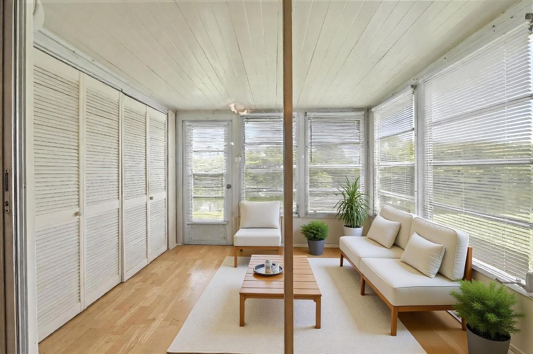 23 Sunroom 01_VS