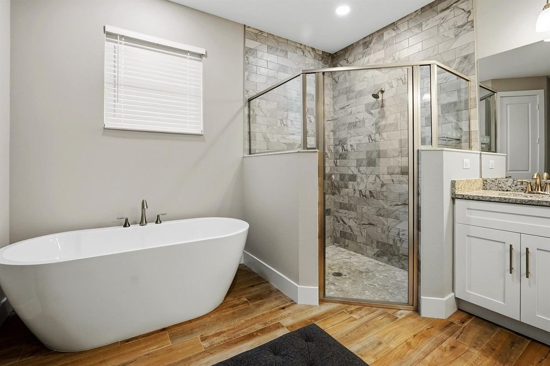 33 Bathroom 06