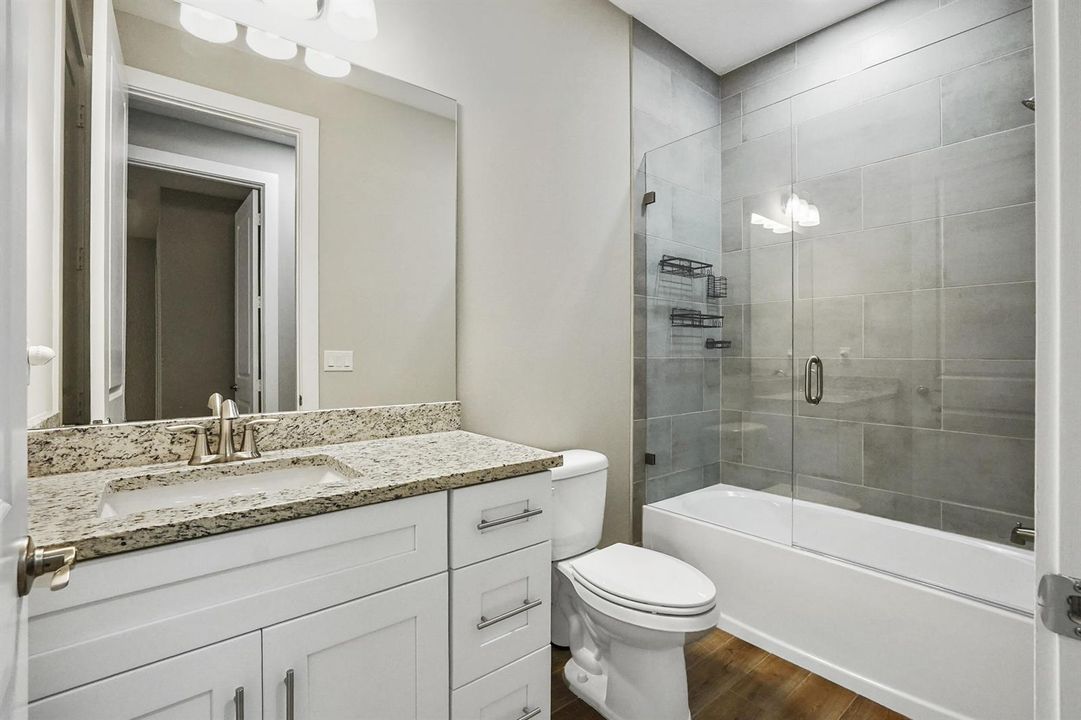 26 Bathroom 02