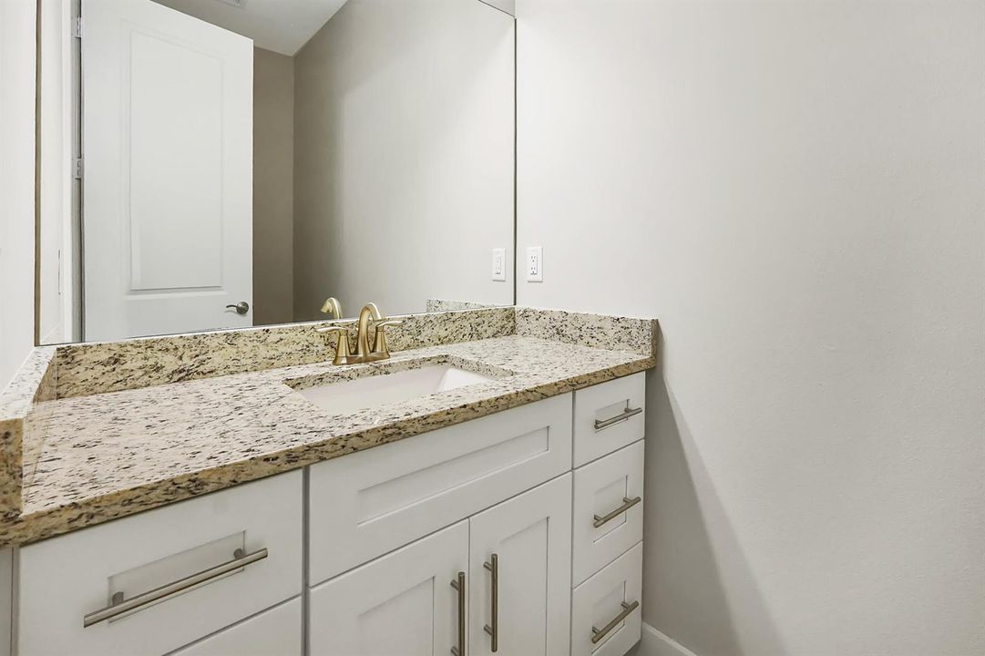 06 Bathroom 01