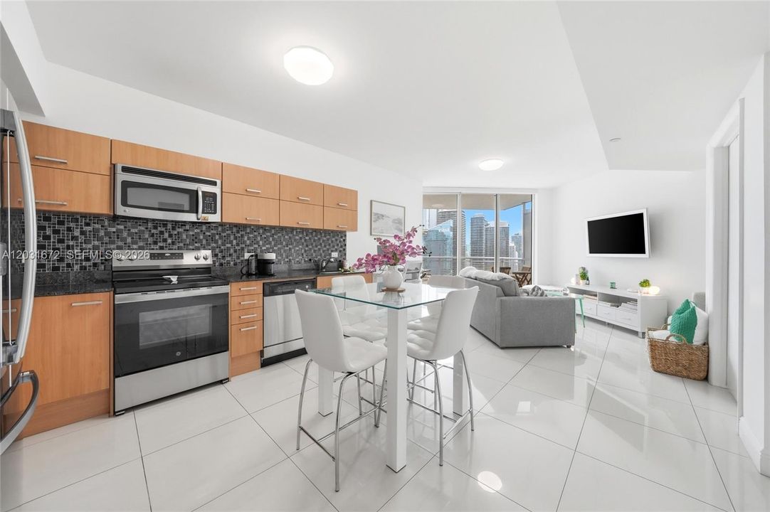 For Sale: $360,000 (1 beds, 1 baths, 704 Square Feet)
