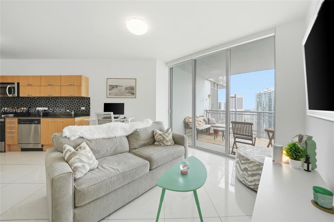 For Sale: $360,000 (1 beds, 1 baths, 704 Square Feet)