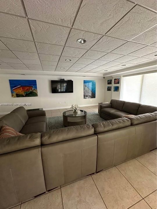 For Rent: $2,000 (1 beds, 1 baths, 625 Square Feet)