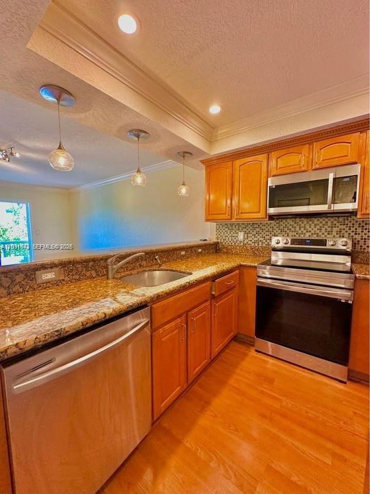 For Rent: $2,000 (1 beds, 1 baths, 625 Square Feet)
