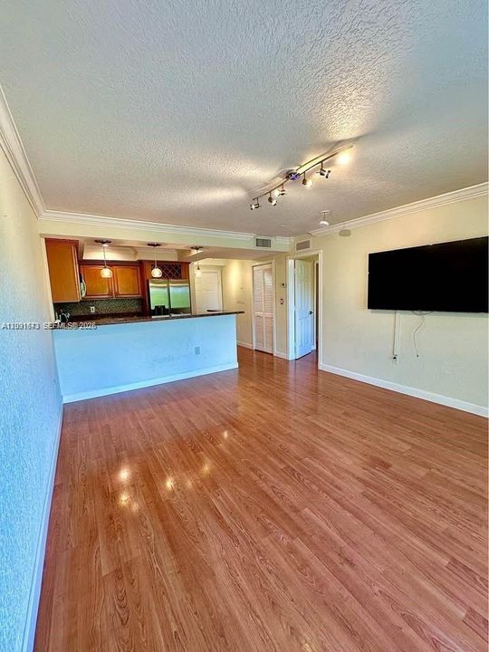 For Rent: $2,000 (1 beds, 1 baths, 625 Square Feet)