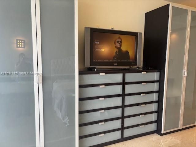 For Rent: $10,000 (3 beds, 3 baths, 2400 Square Feet)