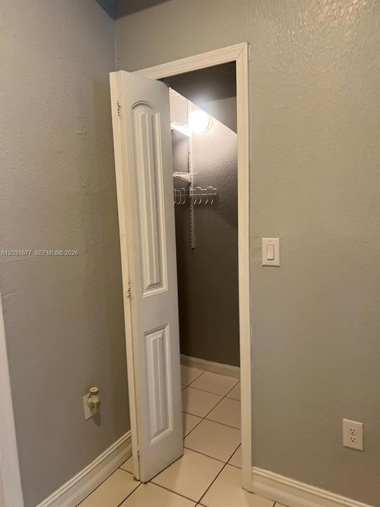 En Renta: $3,100 (4 camas, 3 baños, 1423 Pies cuadrados)