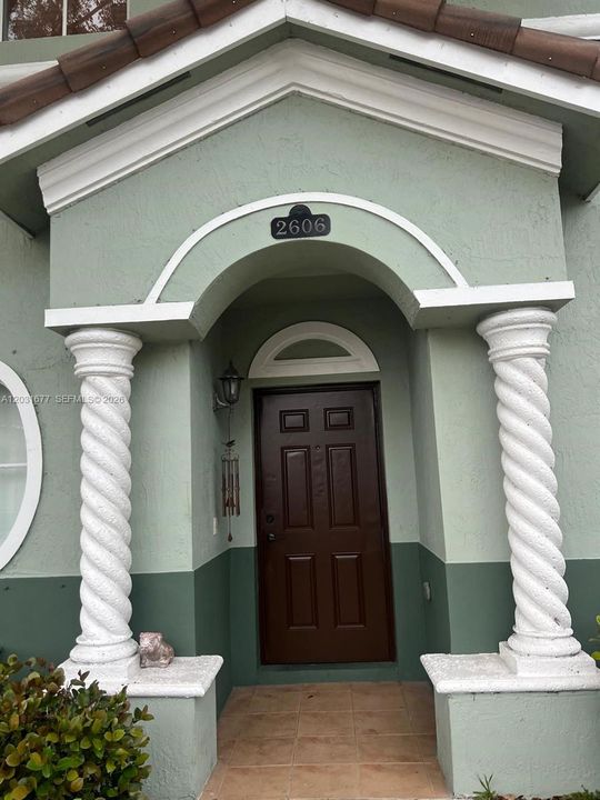 En Renta: $3,100 (4 camas, 3 baños, 1423 Pies cuadrados)