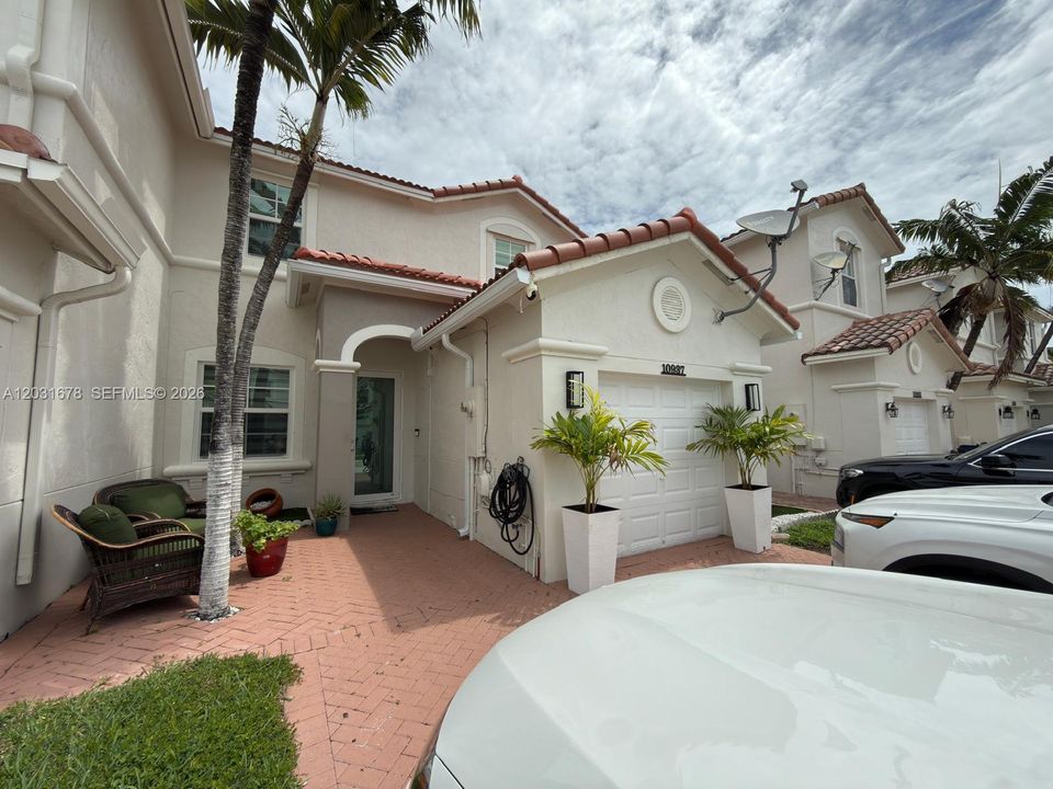 For Sale: $450,000 (3 beds, 2 baths, 1567 Square Feet)