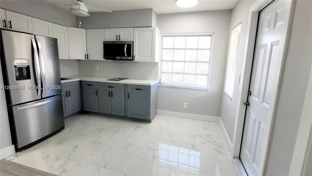 For Sale: $189,000 (1 beds, 1 baths, 575 Square Feet)