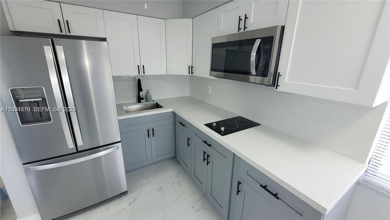 For Sale: $189,000 (1 beds, 1 baths, 575 Square Feet)