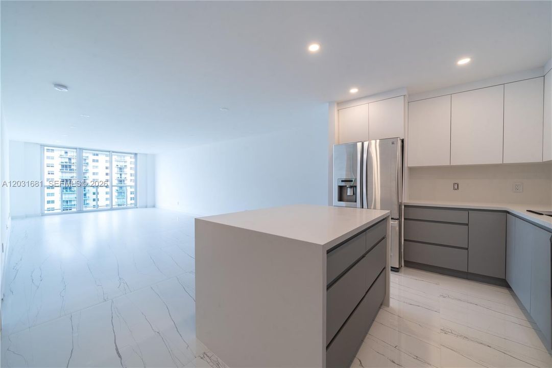 For Sale: $399,900 (1 beds, 1 baths, 1005 Square Feet)
