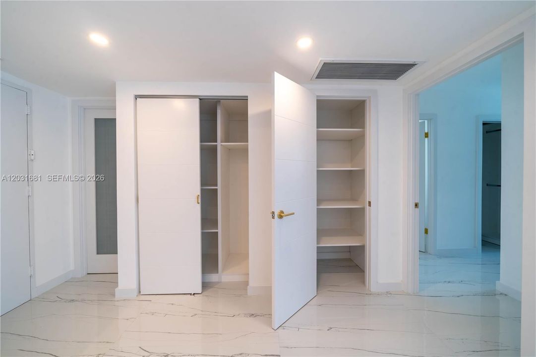 For Sale: $399,900 (1 beds, 1 baths, 1005 Square Feet)