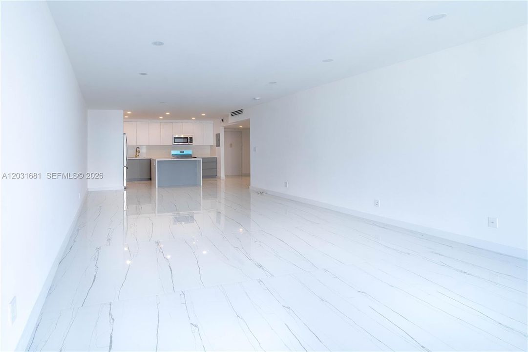 For Sale: $399,900 (1 beds, 1 baths, 1005 Square Feet)