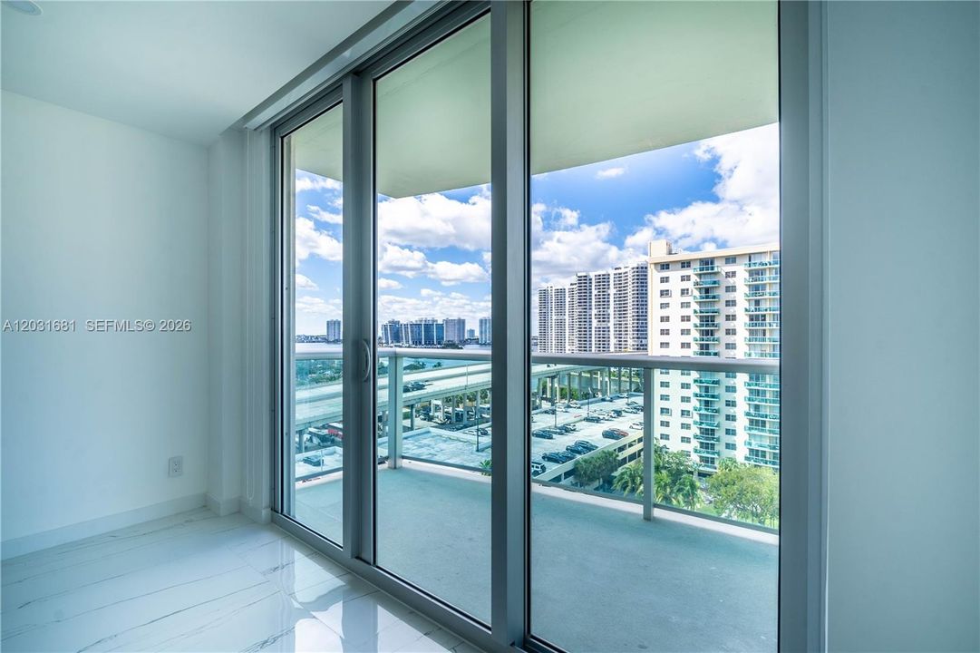 For Sale: $399,900 (1 beds, 1 baths, 1005 Square Feet)