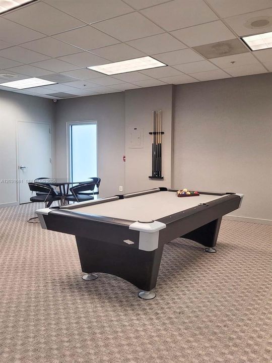 For Sale: $399,900 (1 beds, 1 baths, 1005 Square Feet)