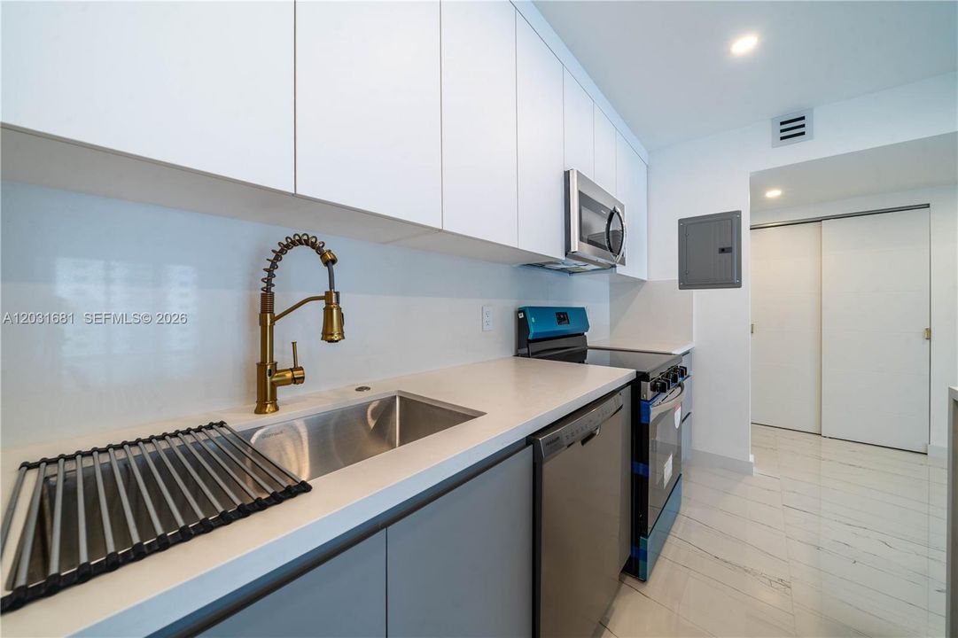 For Sale: $399,900 (1 beds, 1 baths, 1005 Square Feet)