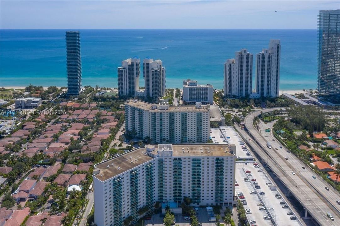 For Sale: $399,900 (1 beds, 1 baths, 1005 Square Feet)