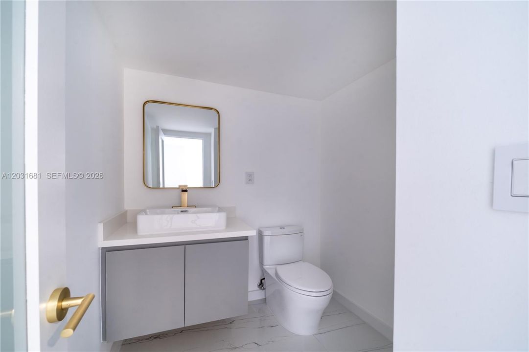 For Sale: $399,900 (1 beds, 1 baths, 1005 Square Feet)