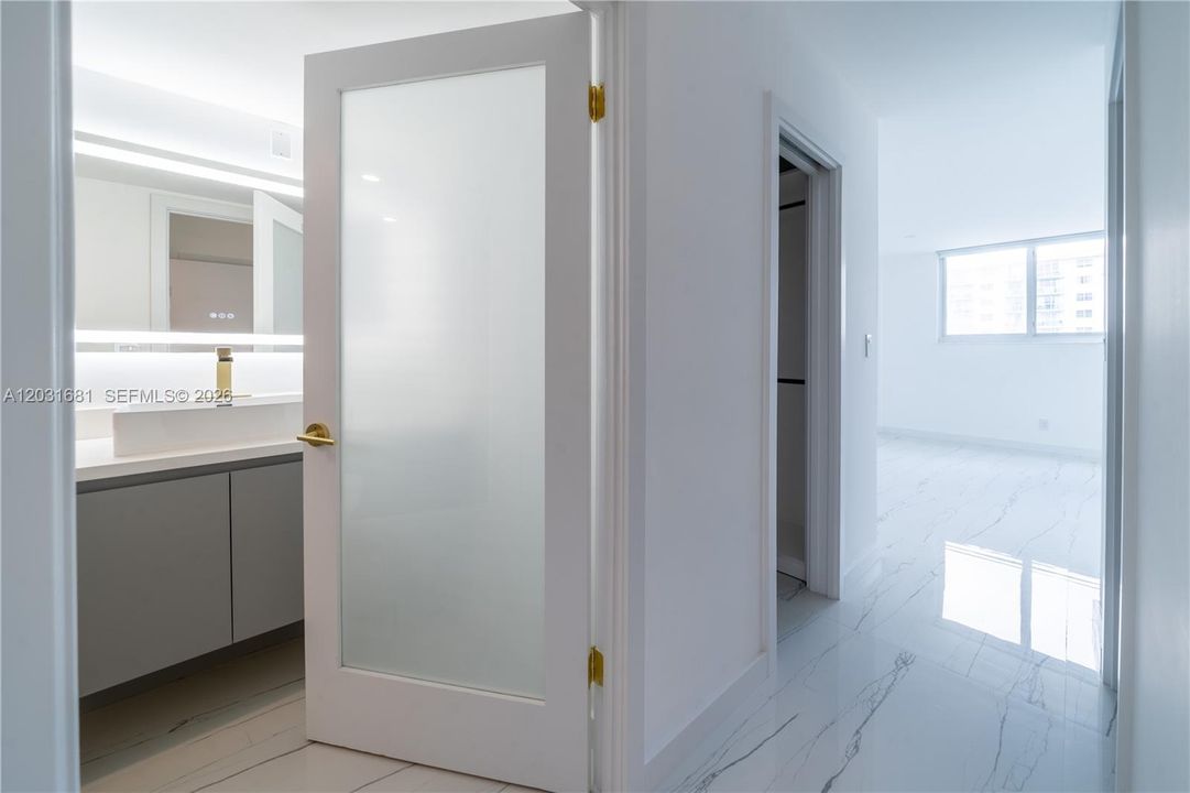 For Sale: $399,900 (1 beds, 1 baths, 1005 Square Feet)
