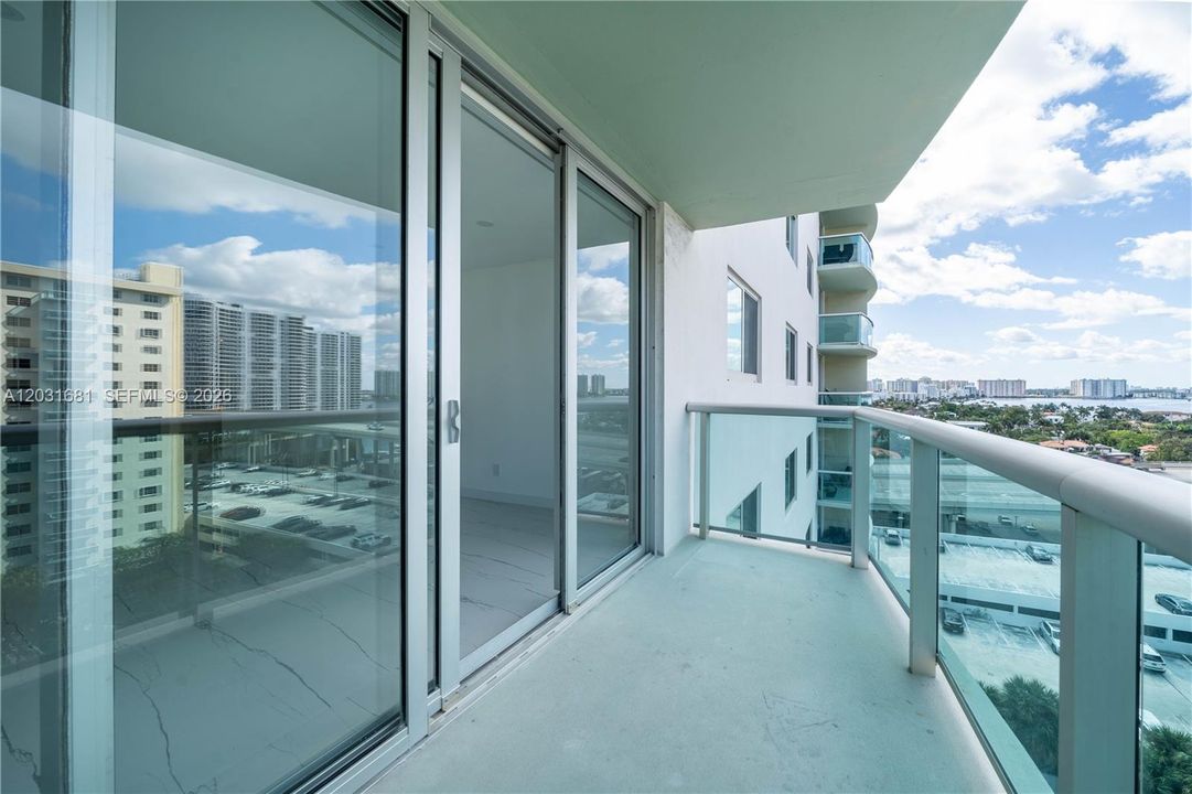 For Sale: $399,900 (1 beds, 1 baths, 1005 Square Feet)