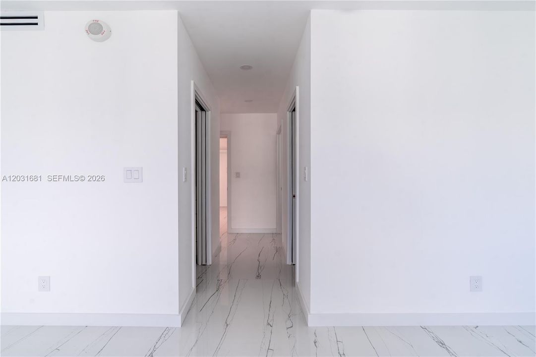 For Sale: $399,900 (1 beds, 1 baths, 1005 Square Feet)