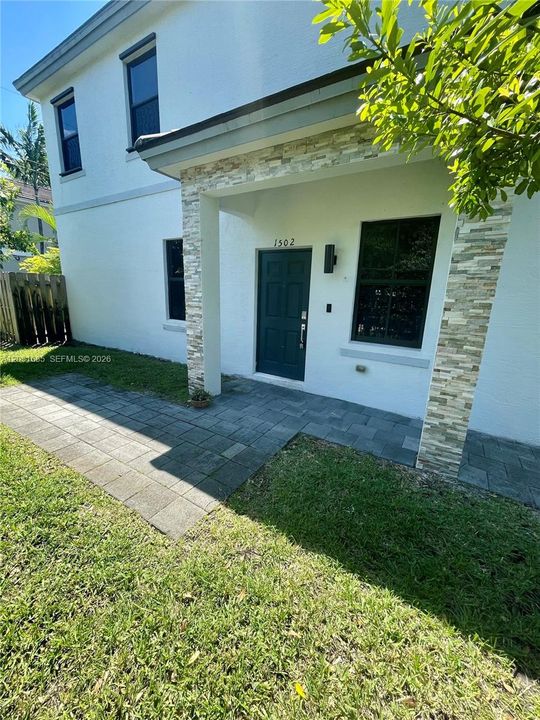 For Rent: $3,500 (3 beds, 2 baths, 1646 Square Feet)