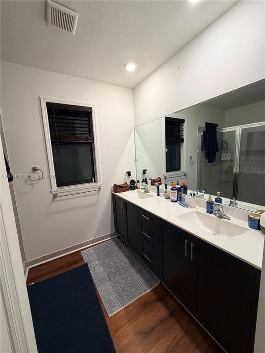 For Rent: $3,500 (3 beds, 2 baths, 1646 Square Feet)