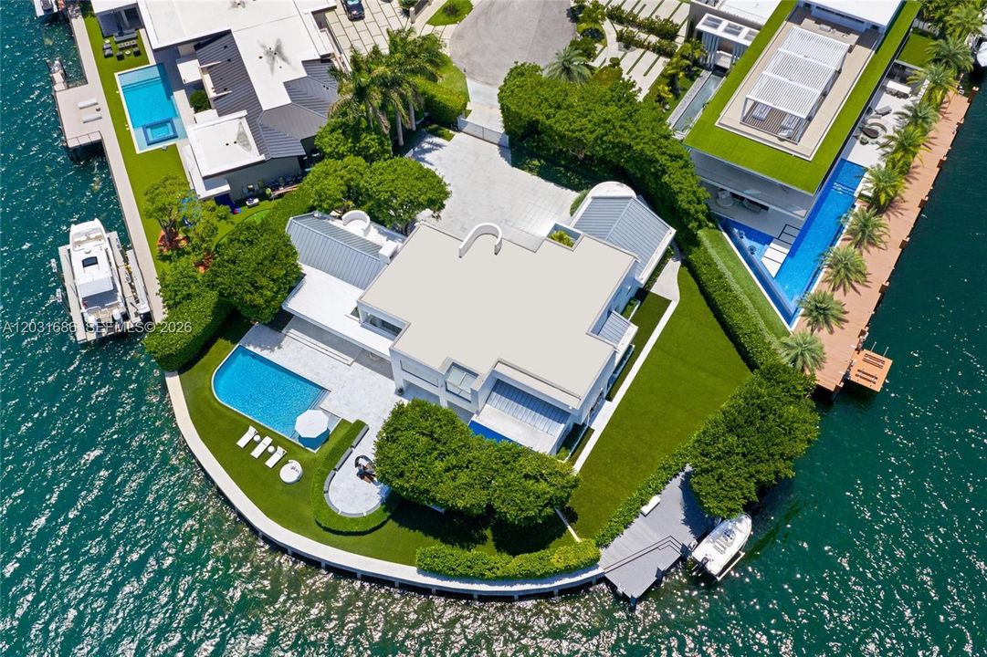 На продажу: $16,495,000 (6 спален, 5 ванн, 6613 Квадратных фут)