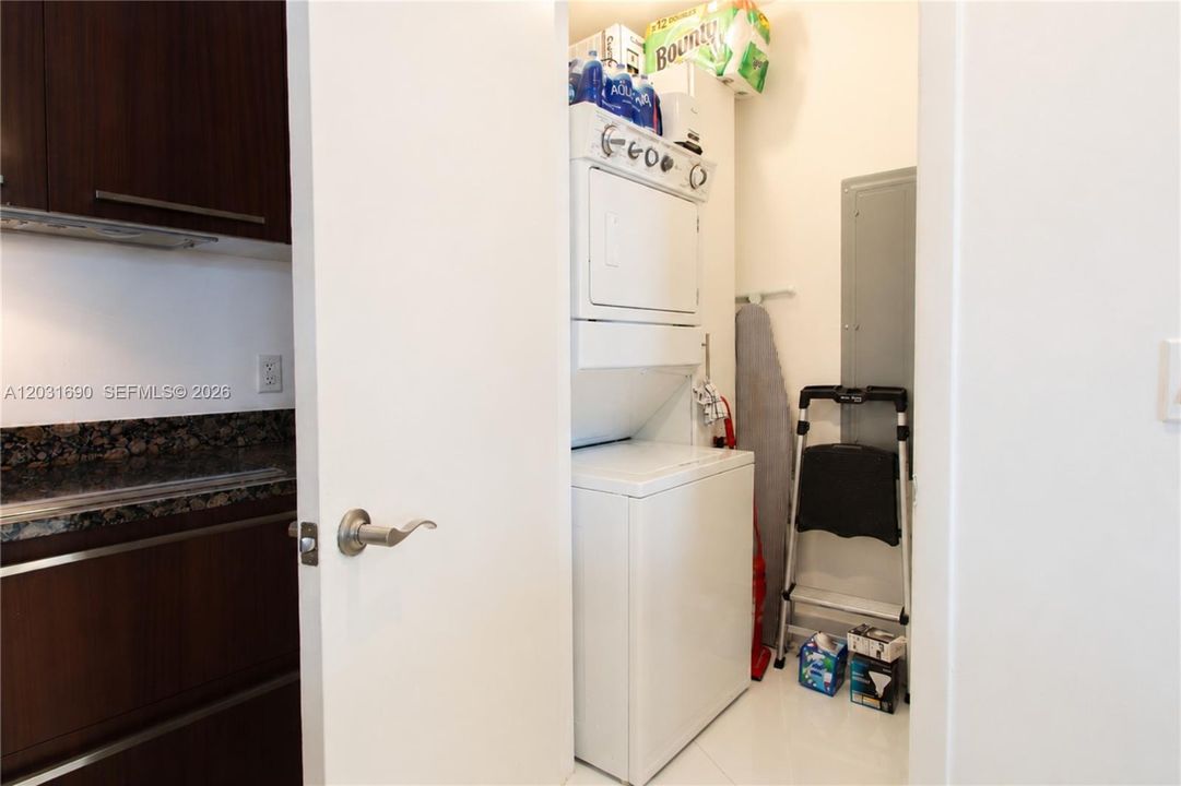 For Sale: $1,445,000 (2 beds, 2 baths, 1794 Square Feet)