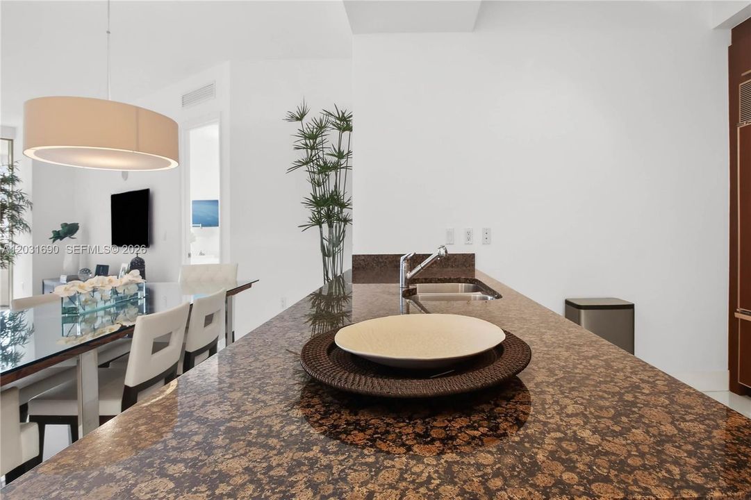 For Sale: $1,445,000 (2 beds, 2 baths, 1794 Square Feet)