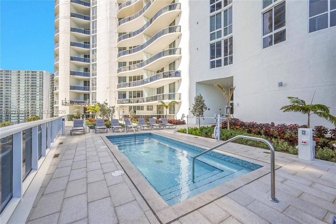 For Sale: $1,445,000 (2 beds, 2 baths, 1794 Square Feet)